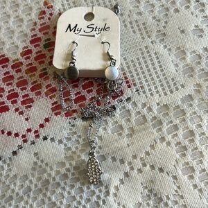 Earring and necklace set